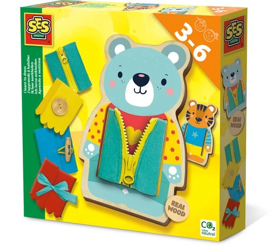 SES - Ik Leer Aankleden - Houten Aankleedfiguur - 4 Jasjes Met Verschillende Sluitingen